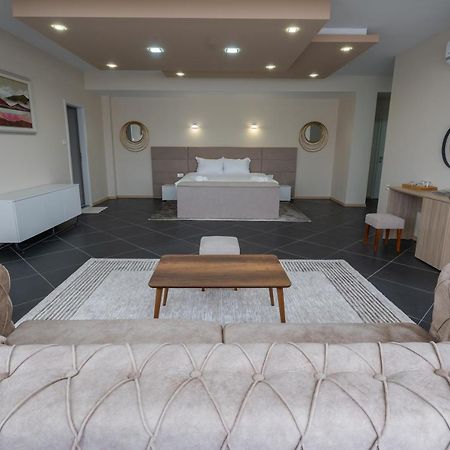 Hotel & Resort Bon Bon Suto Orizari Esterno foto